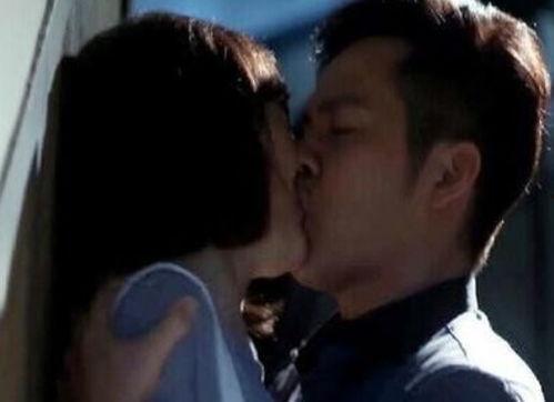 现代明星吻戏视频,浪漫瞬间，情感火花四溢
