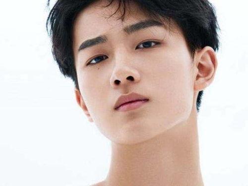 哪些男明星割了双眼皮,哪些男明星曾割双眼皮，颜值逆袭之路引关注