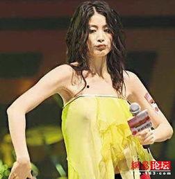 明星半裸透明衣图片