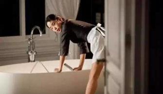 电影里眼睛男摸丝袜脚,神秘眼睛男的不解之谜